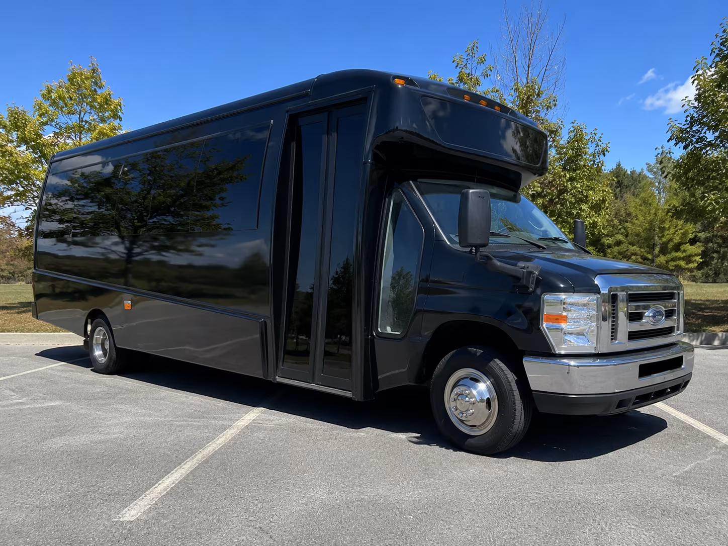 Jacksonville Airport Shuttle & Transportation party bus exterior